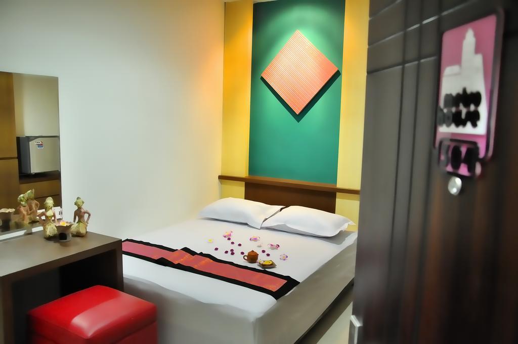 Metro House Hotel Surabaya Camera foto